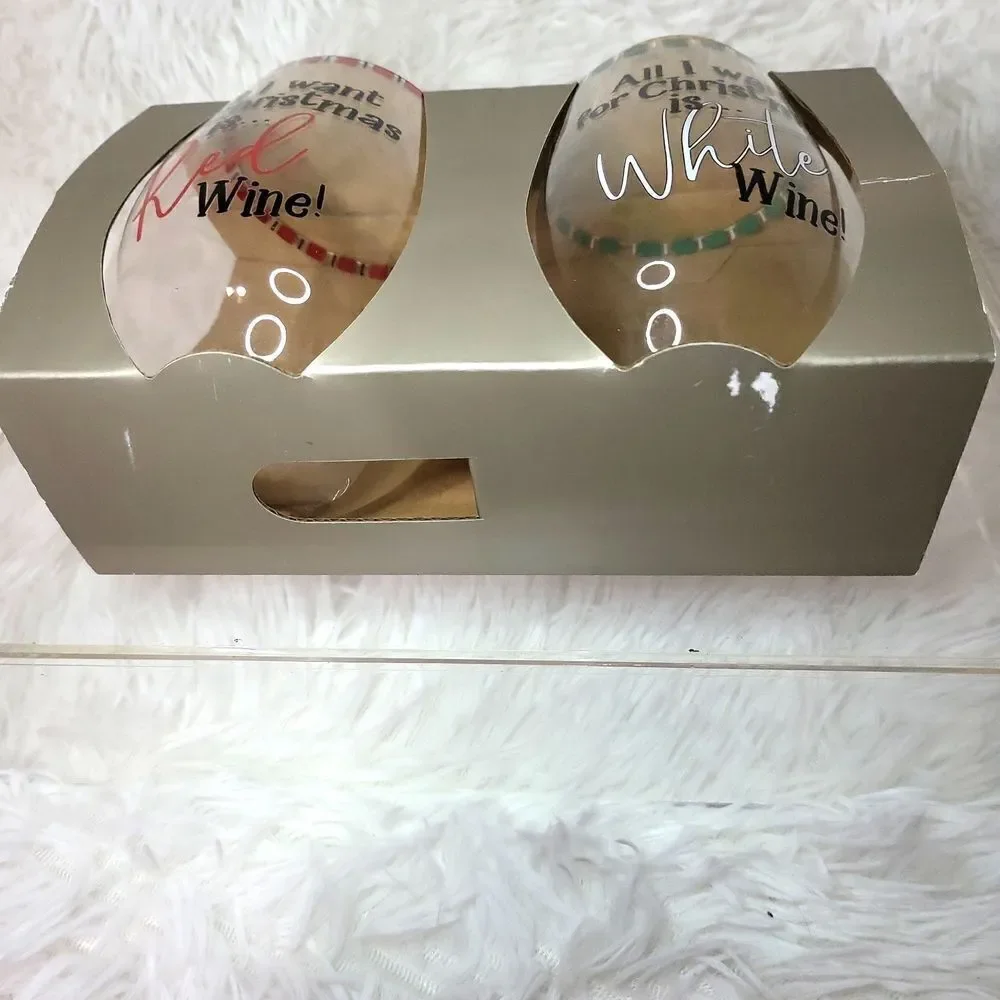 Pier one imports Christmas 🎄 wine glasses NWT!